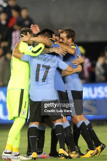 Players of Uruguay celebrate their victory after the match between Paraguay and Uruguay as part of FIFA 2018 World Cup Qualifiers at Defensores del...