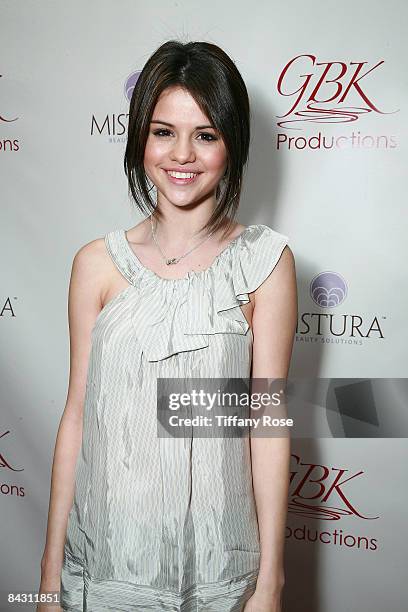 Actress Selena Gomez poses at the GBK Productions Golden Globe Gifting Suite on January 10, 2009 in Beverly Hills, California.