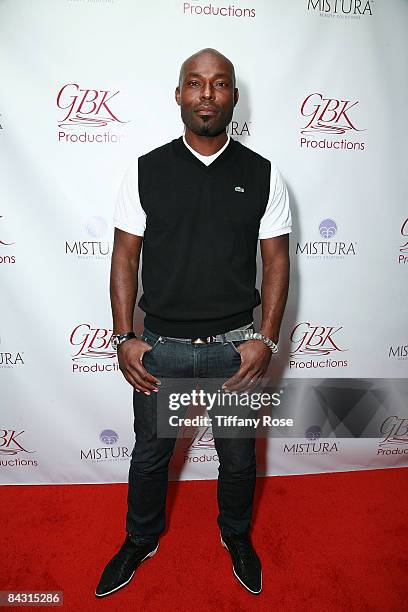 Actor Jimmy Jean-Louis poses at the Golden Globe Gift Suite - Presented by GBK Productions on January 9, 2009 in Beverly Hills, California.