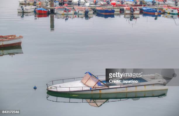 sunken boat - sunken bath stock pictures, royalty-free photos & images