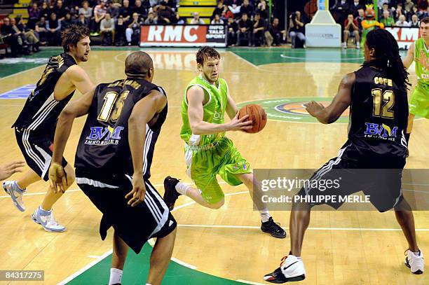 Villeurbanne�s French guard Antoine Eito vies with Dijon's Bosnian forward Damir Krupalija , US forward Reggie Williams and British forward Zebulon...