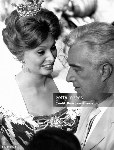Sophia Loren et Vittorio De Sica dans le film 'C'est arrivé à Naples' de Melville Shavelson, à Rome, Italie, le 23 août 1959.