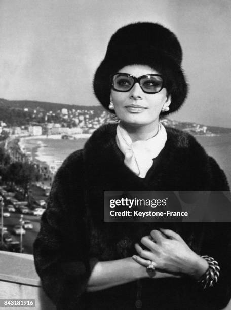 Portrait de Sophia Loren de retour à Nice pour y aménager l'appartement qu'elle y possède avec son mari Carlo Ponti, à Nice, France, le 23 janvier...