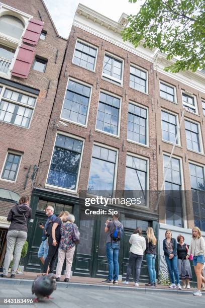 anne frank house and museum in amsterdam with tourists - anne frank house stock pictures, royalty-free photos & images