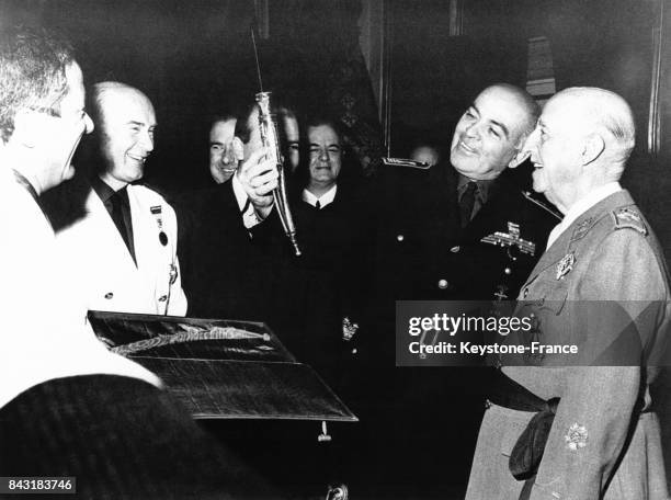 Le Général Franco et la Phalanqe espagnole.