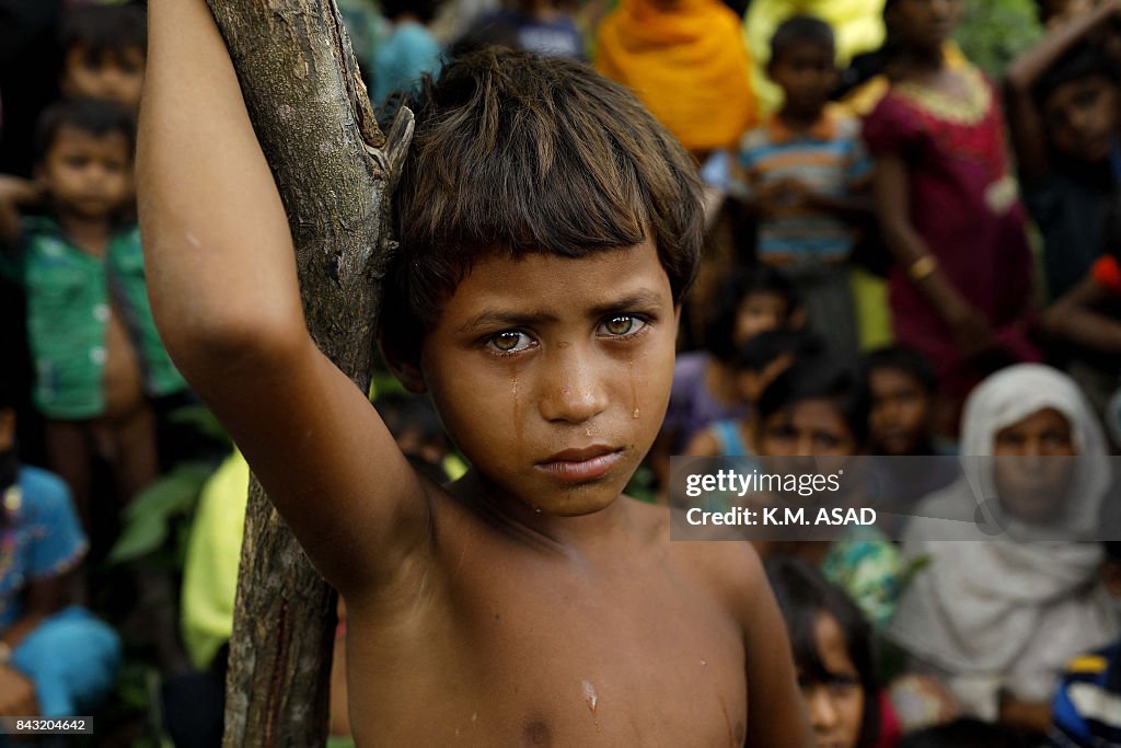 TOPSHOT-BANGLADESH-MYANMAR-UNREST-ROHINGYA-REFUGEE-ACCIDENT