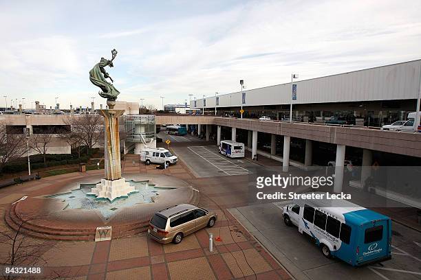Bus drives through the airport at Charlotte-Douglas International Airport on January 16, 2009 in Charlotte, North Carolina. US Airways flight 1549...