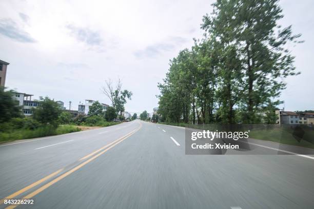 asphalt road with double yellow line in motion blur in the rural - car racing blurred motion bildbanksfoton och bilder