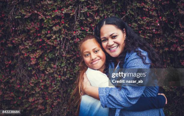 families from new zealand. - hongi imagens e fotografias de stock