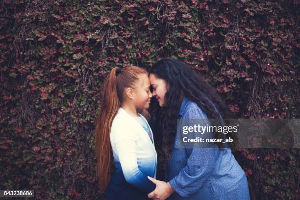 families from new zealand. - hongi imagens e fotografias de stock