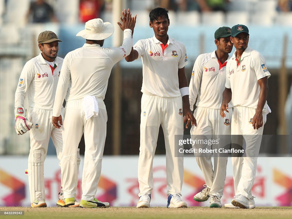 Bangladesh v Australia - 2nd Test: Day 3
