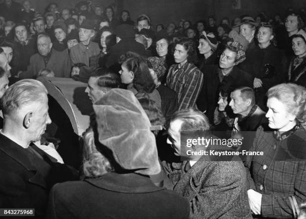 Opération 'Stork' de l'armée britannique où plus de 50 000 enfants berlinois ont été évacués de la ville surpeuplée pendant quelques mois d'hiver...