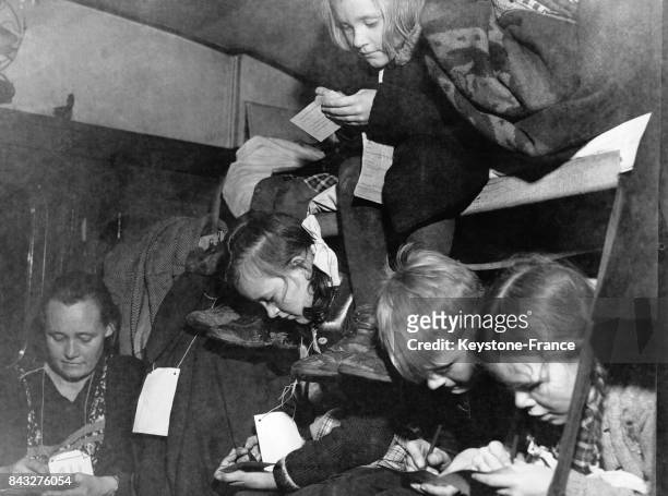 Opération 'Stork' de l'armée britannique où plus de 50 000 enfants berlinois ont été évacués de la ville de surpeuplée pendant quelques mois d'hiver...