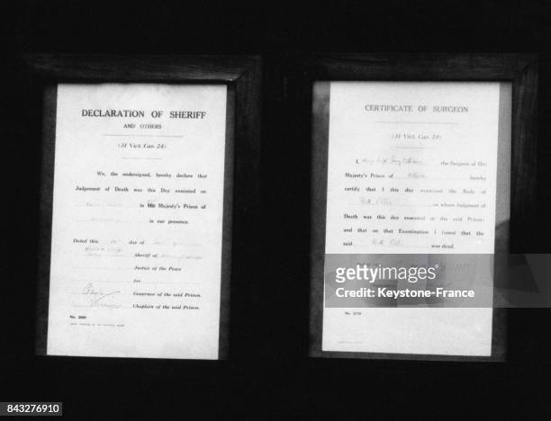 Une notice publique annonce que l'exécution de Ruth Ellis a été effectuée pour le meurtre de David Blakely à la prison de Holloway le 13 juillet 1955...