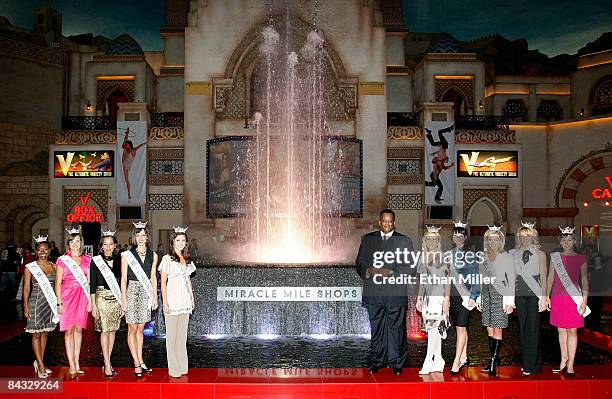 Russell Joyner executive vice president and general manager of the Miracle Mile Shops and contestants in the 2009 Miss America Pageant Shamika K....