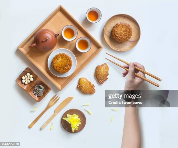 flat lay mid-autumn festival food and drink still life. - palillos chinos fotografías e imágenes de stock