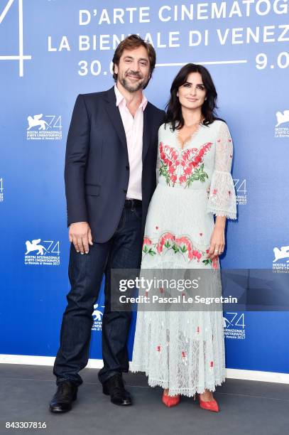 Penelope Cruz and Javier Bardem attend the 'Loving Pablo' photocall during the 74th Venice Film Festival on September 6, 2017 in Venice, Italy.