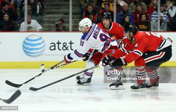 Markus Naslund of the New York Rangers skates between Martin Havlat and Cameron Barker of the Chicago Blackhawks on January 16, 2009 at the United...