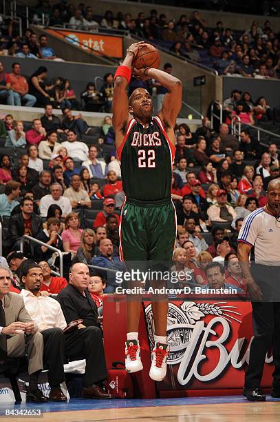 Michael Redd of the Milwaukee Bucks shoots against the Los Angeles Clippers at Staples Center on January 17, 2009 in Los Angeles, California. NOTE TO...