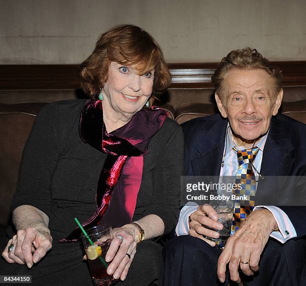 Anne Meara and Jerry Stiller pose backstage at the Jerry Stiller show at the Hilton Hotel & Casino on January 17, 2009 in Atlantic City, New Jersey.