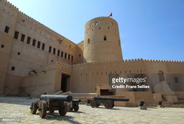 rustaq fort or castle, batinah region, sultanate of oman - 監視塔 ストックフォトと画像