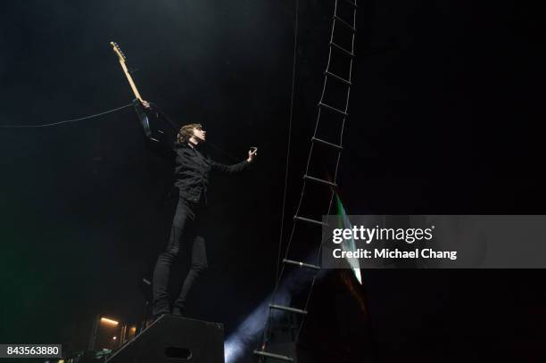 Catfish and the Bottlemen's Van McCann performs at The Amphitheater at the Wharf on September 6, 2017 in Orange Beach, Alabama.