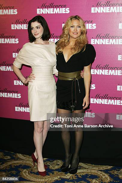 Anne Hathaway and Kate Hudson attend the "Bride Wars" photocall at the George V Hotel on January 19, 2009 in Paris, France.