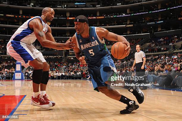 Craig Smith of the Minnesota Timberwolves drives to the basket against Brian Skinner of the Los Angeles Clippers at Staples Center January 19, 2009...