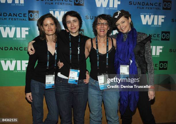 97 Jan Rae 97 Susan Rae Stock Photos, High-Res Pictures, and Images - Getty Images