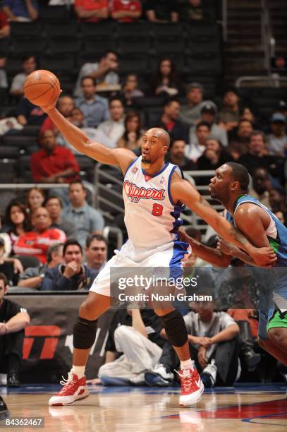 Brian Skinner of the Los Angeles Clippers holds the ball against Al Jefferson of the Minnesota Timberwolves at Staples Center January 19, 2009 in Los...