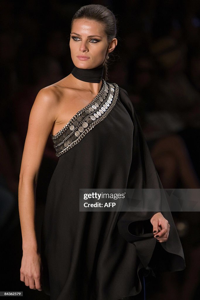 Brazilian top model Isabeli Fontana pres
