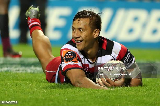 Tim Nanai-Williams of Counties scores a try during the round four Mitre 10 Cup match between Counties Manukau and North Harbour at ECOLight Stadium...