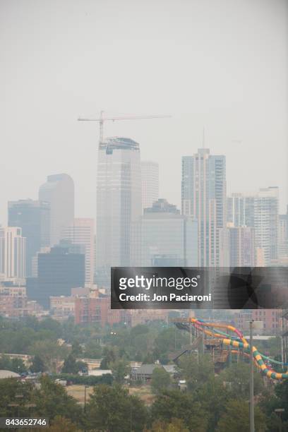 hazy view of the downtown denver skyline - denver smog stock pictures, royalty-free photos & images