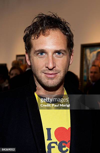 Josh Lucas poses at the Creative Coalition's Students Inaugural Program at the Cole Field House at the University of Maryland on January 19, 2009 in...