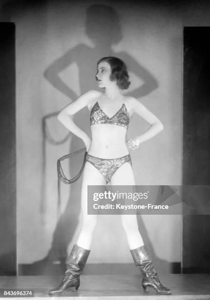 Portrait d'une danseuse de cabaret, circa 1920.