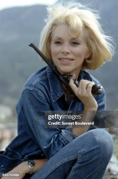 Mireille Darc on the set of Fleur d'oseille directed by Georges Lautner