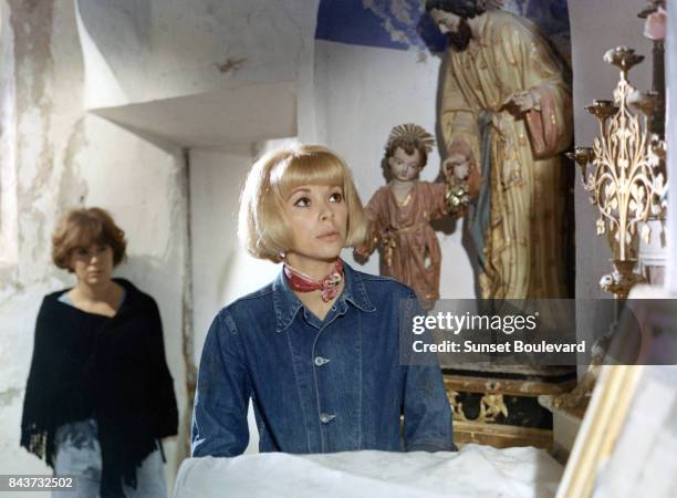 Mireille Darc on the set of Fleur d'oseille directed by Georges Lautner