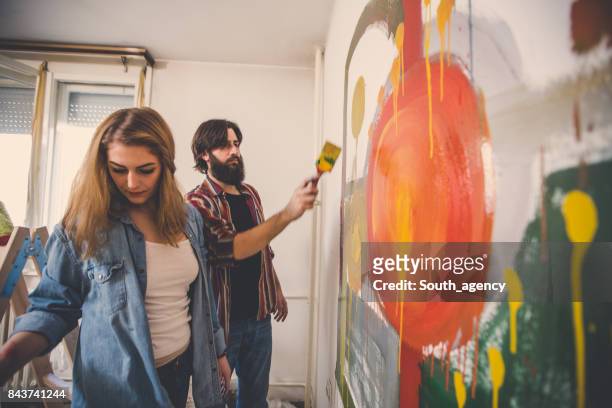 måla rummet tillsammans - action painting bildbanksfoton och bilder