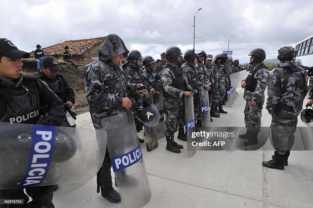 Ecuadorean riot police stands guard in t