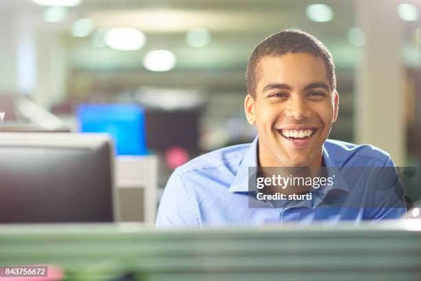 male office worker chatting to colleague - apprentice office imagens e fotografias de stock