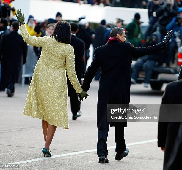 President Barack Obama and first lady Michelle Obama arrive at the Presidential Reviewing Stand during the Inaugural Parade January 20, 2009 in...