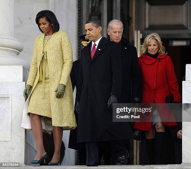 First Lady Text Jill Biden Michelle Obama Photos and Premium High Res Pictures - Getty ...