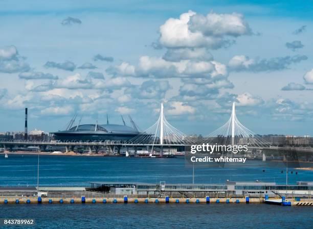 brücke, hafen und krestowskij-stadion in st. petersburg - krestovsky stadium view stock-fotos und bilder