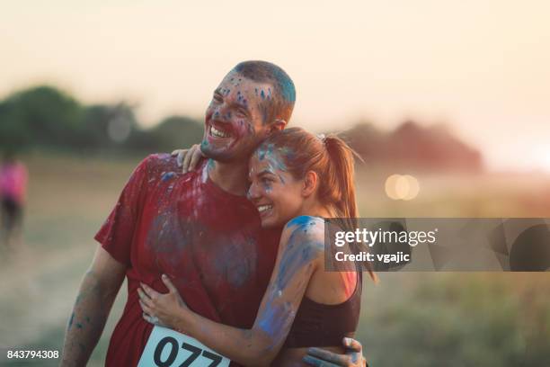 marathon-rennen-paar - holirun stock-fotos und bilder