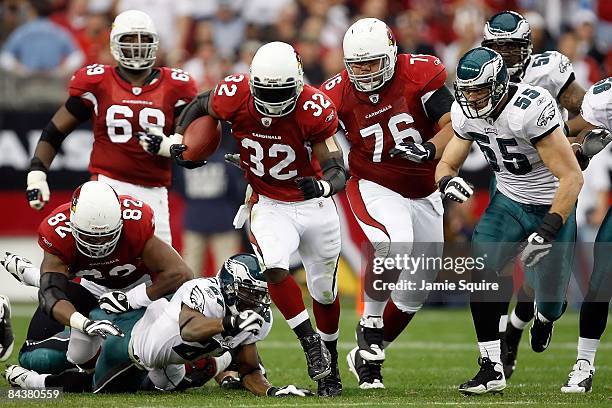 Running back Edgerrin James of the Arizona Cardinals runs the ball against the Philadelphia Eagles during the NFC championship game on January 18,...