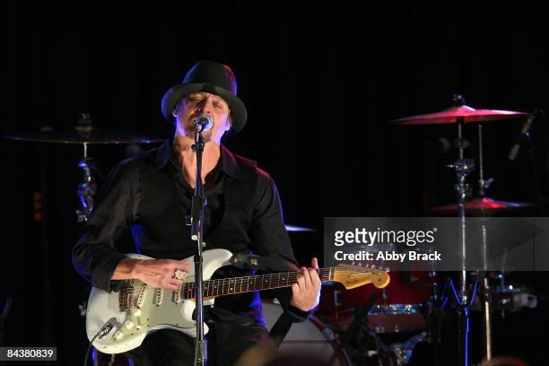 Musician Kid Rock performs during MTV & ServiceNation: Live From The Youth Inaugural Ball at the Hilton Washington on January 20, 2009 in Washington,...