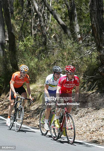 Guillaume Blot of team Confidis rides into Aldgate during stage two of the 2009 Tour Down Under at Hanhdorf to Stirling on January 21, 2009 in...