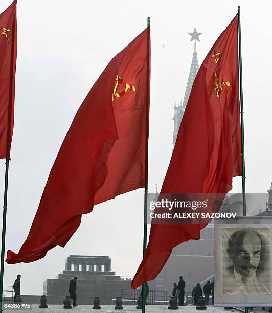 Lenin Supporters 557 Vladimir Lenin Mausoleum Stock Photos, High-Res Pictures, and ...