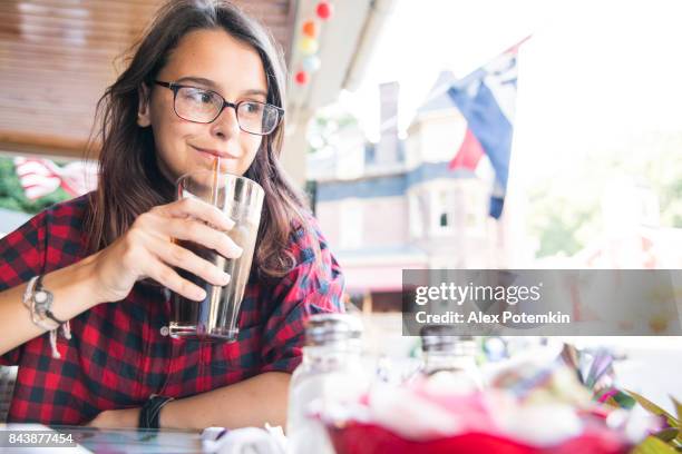 the pretty 16 years old teenager girl eating in the street cafee in jim thorpe, poconos region, pennsylvania - 16 17 years imagens e fotografias de stock