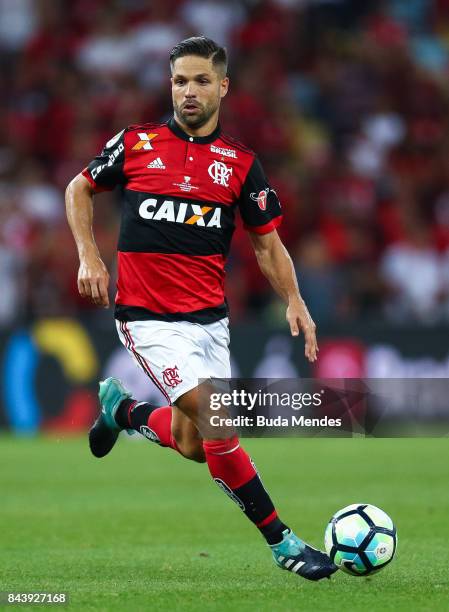 Diego of Flamengo controls the ball during a match between Flamengo and Cruzeiro part of Copa do Brasil 2017 Finals at Maracana Stadium on September...